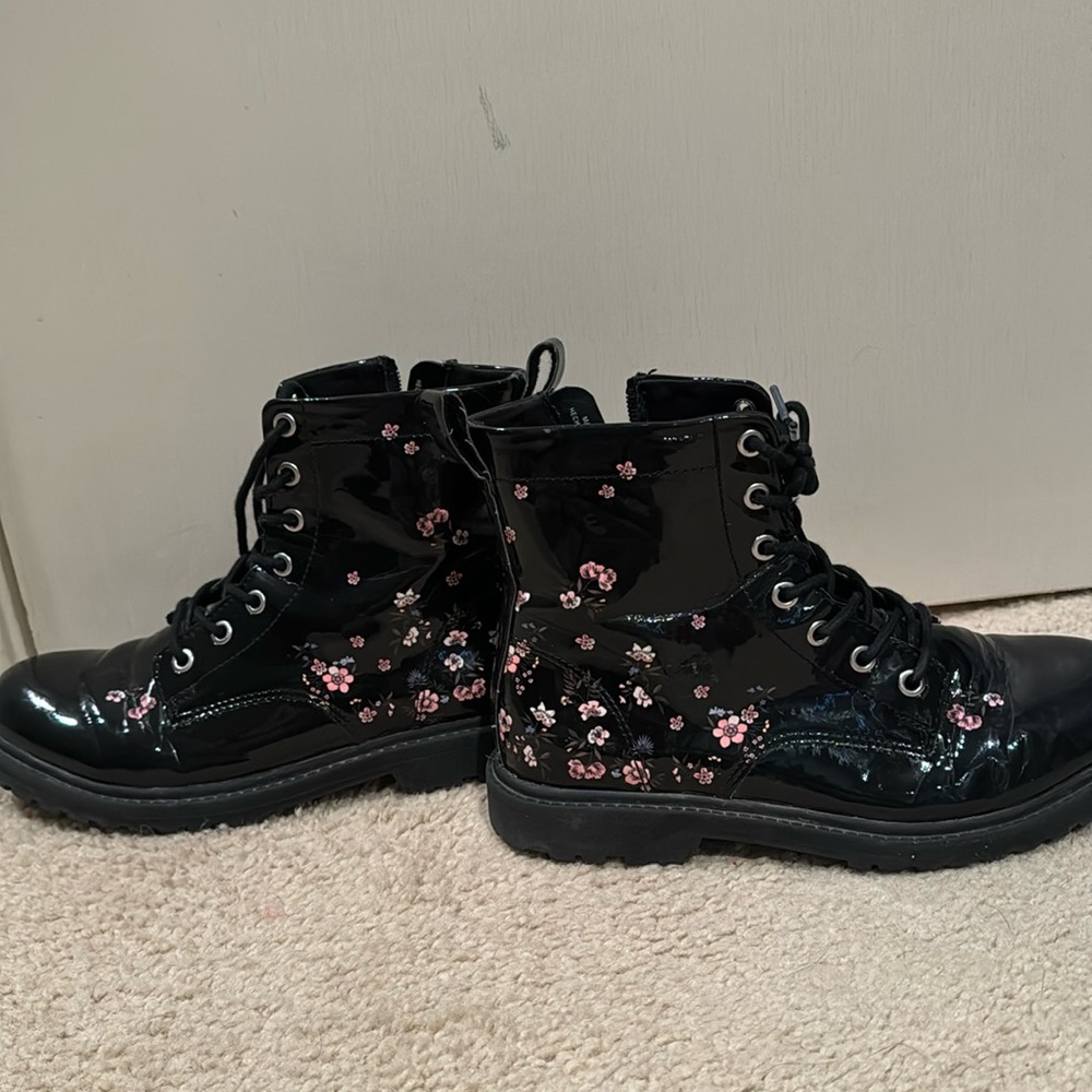 Black boots with flowers